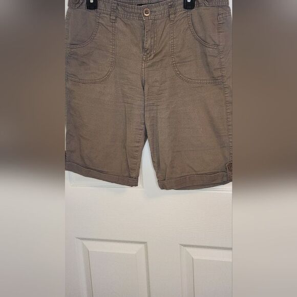 Calvin Klein Jeans Women's 8 Brown Bermuda Roll Tab Shorts - Picture 3 of 7